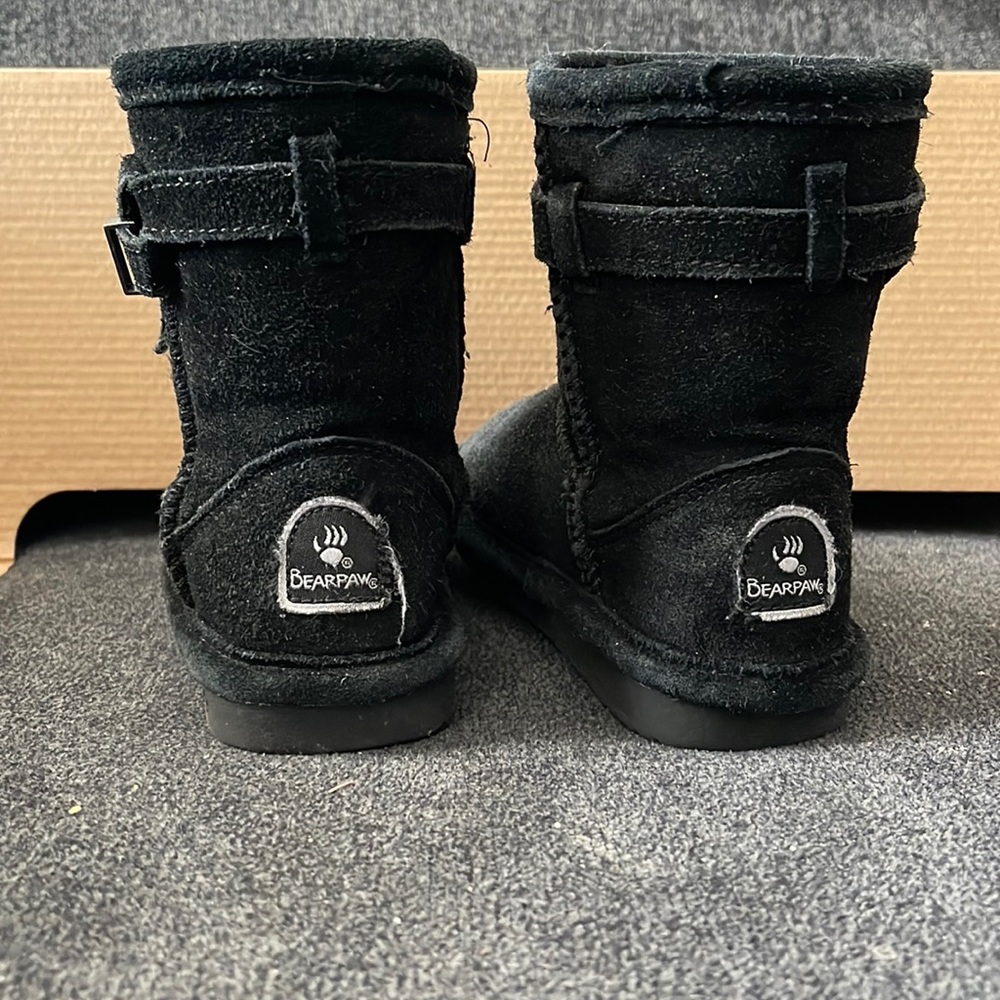 Girls Bearpaw boots size 8